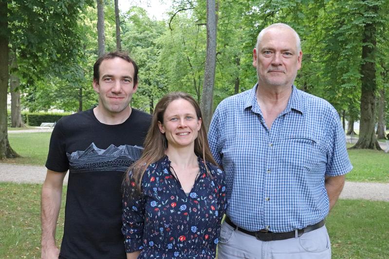 (v.r.) Projektleiter Prof. Dr. Bernd Cyffka mit Projektmitarbeiterin Magda-lena Lauermann und Projektmitarbeiter Florian Betz. 