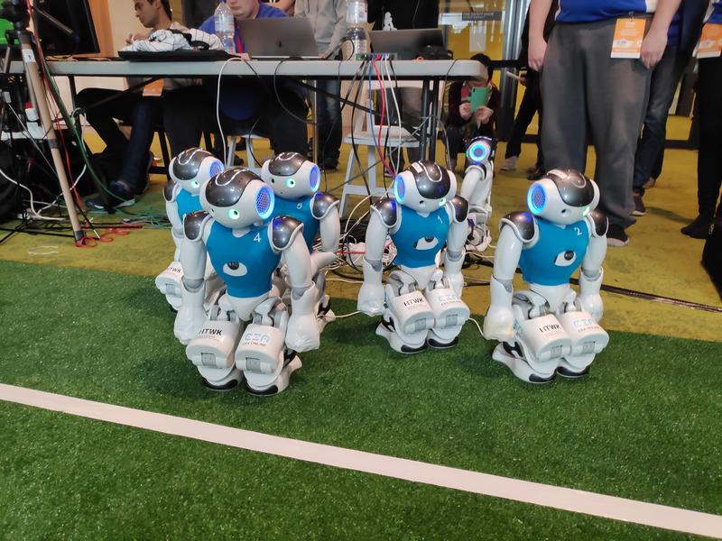 Die Roboterkicker des Nao Teams HTWK Leipzig.