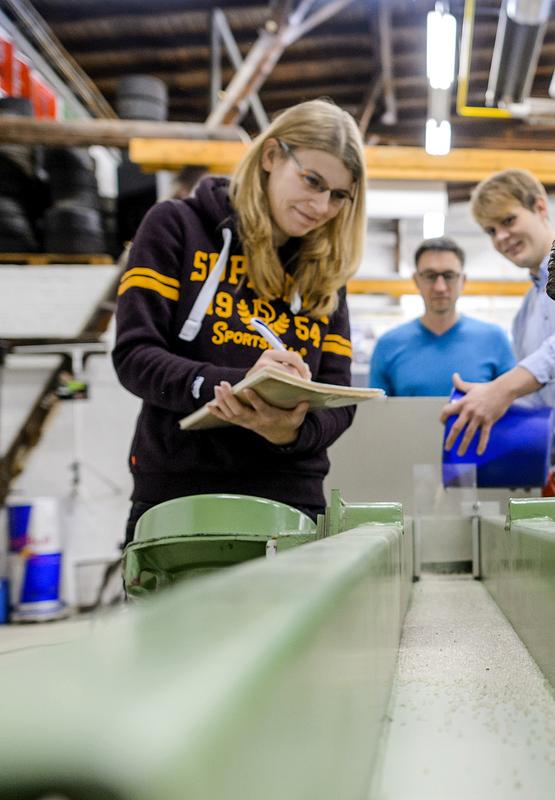 Mandy Ellrich ist eine Praktikerin: Neben ihrer Arbeit bei Valmet Automotive absolvierte sie den berufsbegleitenden Studiengang Ingenieurwesen – Maschinenbau an der Hochschule Osnabrück. 