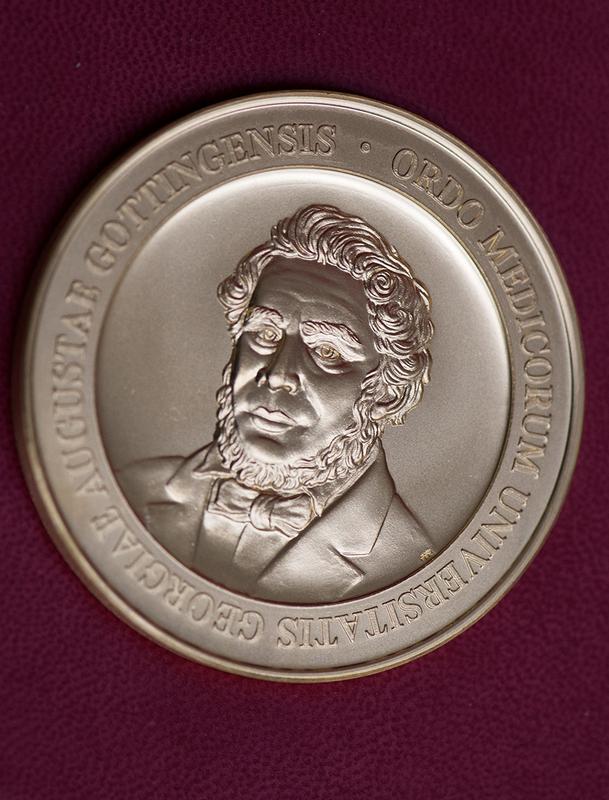Die Jacob-Henle-Medaille der Medizinischen Fakultät der Universitätsmedizin Göttingen. 
