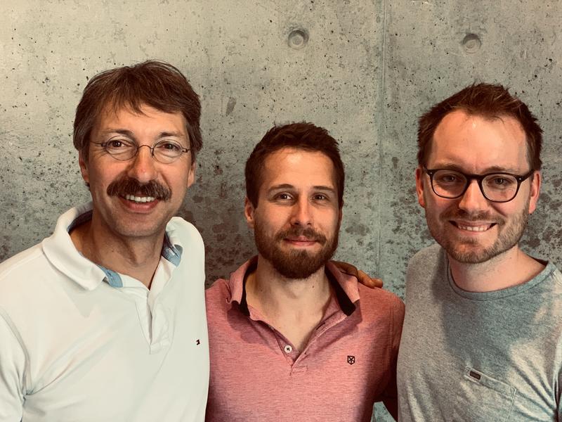 Das Team der Studie vom Institut für Medizinische Mikrobiologie, Immunologie und Hygiene der TUM (v. l. n. r.): Prof. Dirk Busch, Thomas Müller und Kilian Schober 