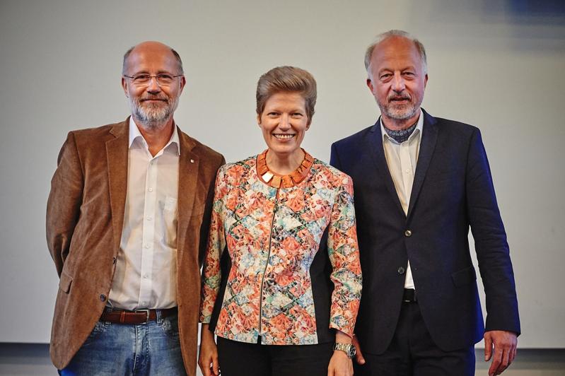 Redner Prof. Dr. Eva Grebel und Prof. Dr. Joachim Wambsganß mit Moderator Prof. Dr. Harald Lesch
