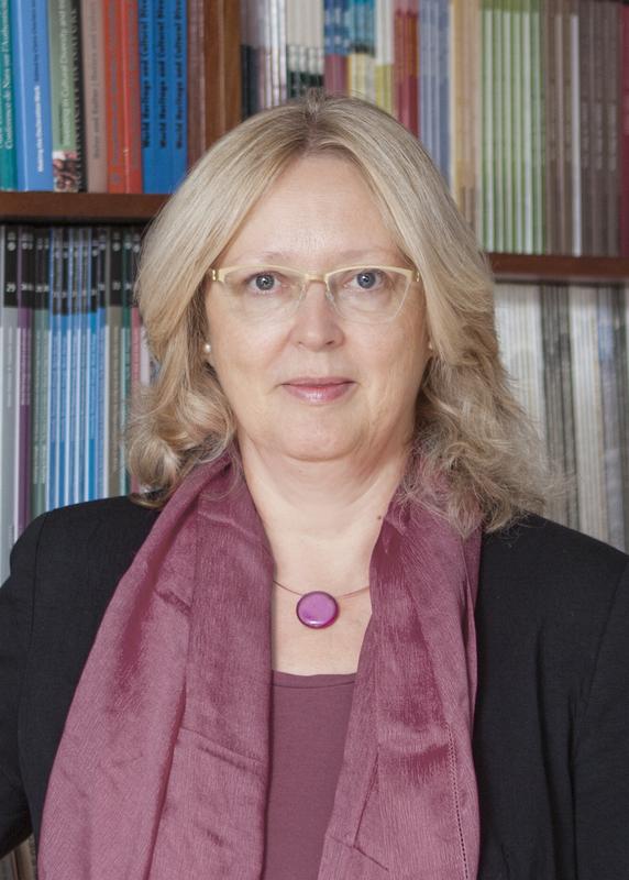 Dr. Mechtild Rössler arbeitet seit 1991 für das Welterbezentrum der UNESCO in Paris, das sie seit 2015 leitet. 