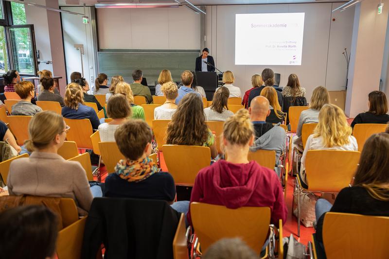 Eröffnung mit Prof. Dr. Annette Worth