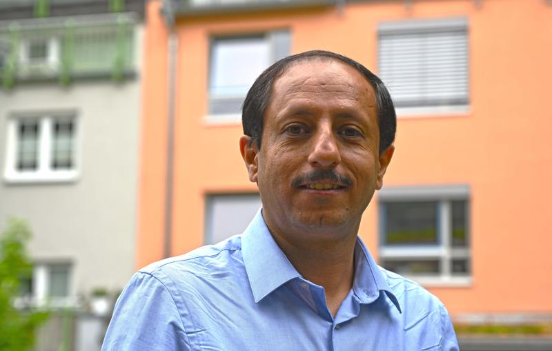 Dr. Mohammed Ali Abdo Al-Hajj aus dem Jemen forscht drei Monate lang an der Universität Jena über Inschriften aus dem antiken Königreich Qataban – unterstützt von der Gerda Henkel Stiftung. 