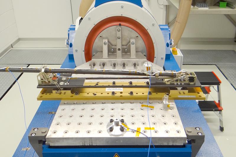 SOSMAG-Magnetometer mit Ausleger bei einem Test. Es ist die Designvorlage für das neue Instrument von „Comet Interceptor“. 