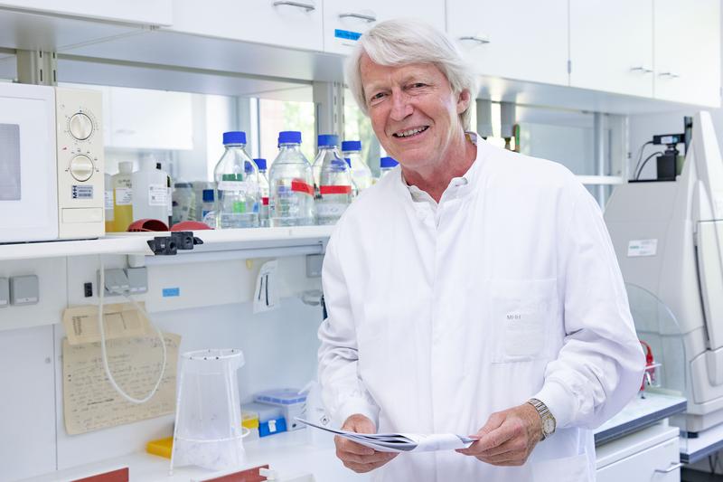 Ein wichtiger Schritt für die regenerative Medizin – MHH-Professor Heiner Niemann hat eine neue Generation von Stammzellen mitentwickelt