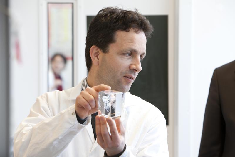 Sebastian Springer ist Professor für Biochemie und Zellbiologie an der Jacobs University