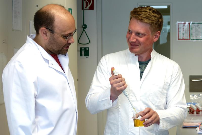 Andreas Dunkel and Christoph Hofstetter in their laboratory. 