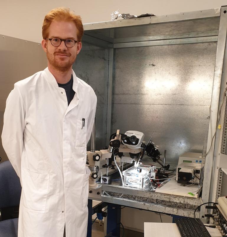 Dr. Marc Lemoine im Labor der zellulären Elektrophysiologie am Universitätsklinikum Hamburg-Eppendorf. 