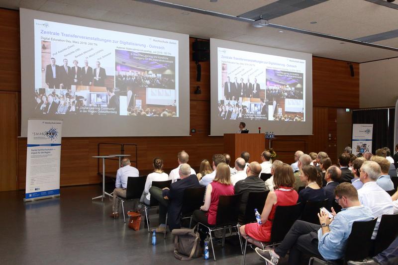 Über 100 Teilnehmende diskutierten beim SmartPro-Partnerschaftstreffen an der Hochschule Aalen über die Zukunft der Mobilität und Energienutzung.