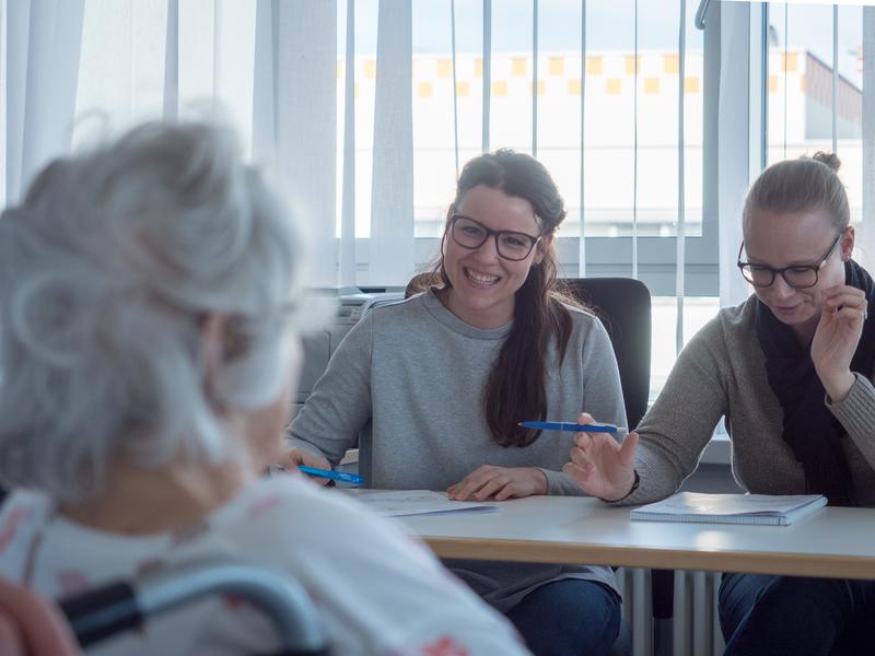 In den vergangenen zehn Jahren hat DZHI fast 200 Schwestern und Pfleger zu Herzinsuffizienz-Pflegekräften ausgebildet.