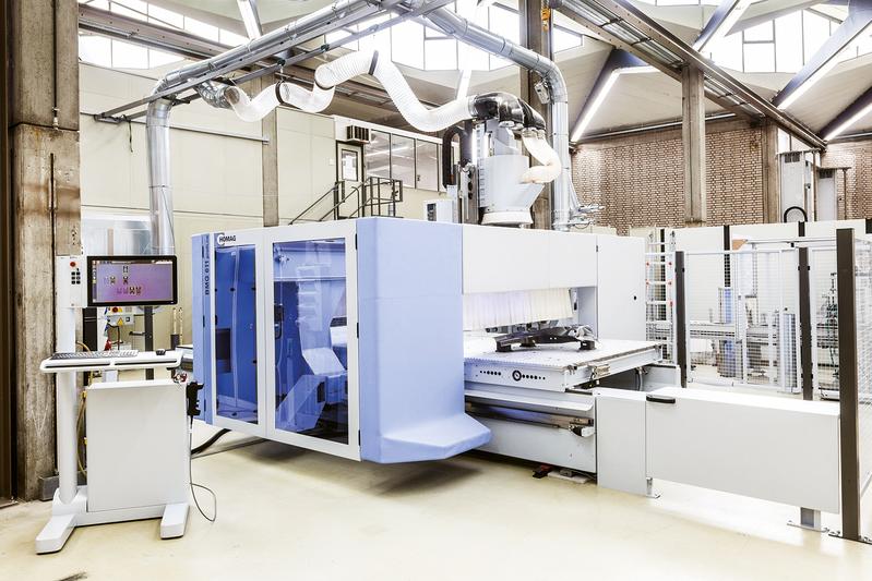 Forscher vom Fraunhofer IPA haben zusammen mit Partnern aus der Industrie eine Maschine entwickelt, die Leichtbauteile nicht nur bearbeitet, sondern auch automatisiert abmisst und versiegelt.