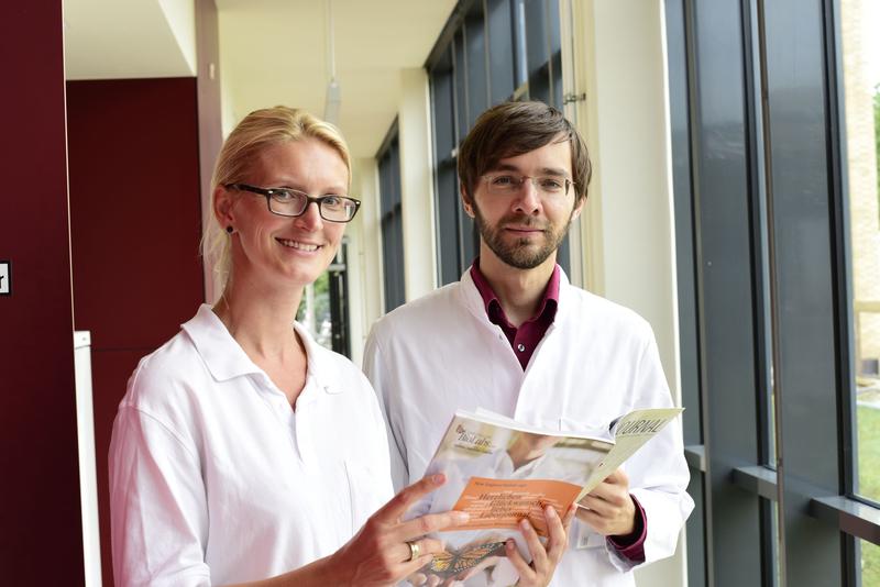 Wollen die Rolle der Darmbakterien weiter erforschen - Dr. Antje Steveling und Dr. Fabian Frost.