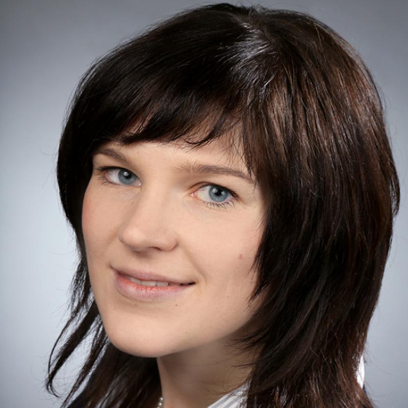 Dr. Johanna Flore hat an der Fakultät für Wirtschaftswissenschaften in Paderborn studiert und dort promoviert.