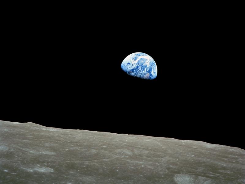 Bildmaterial: Das berühmte Foto „Earthrise“ (Erdaufgang), aufgenommen vom US-amerikanischen Astronauten William (Bill) Anders während des Fluges von Apollo 8. 