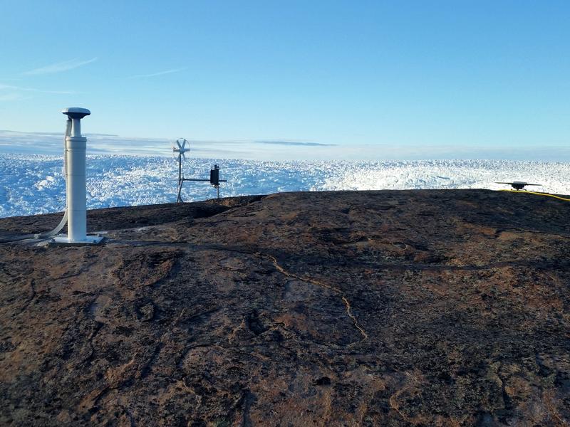 Permanente GPS-Station auf einem Nunatak am Eisrand
