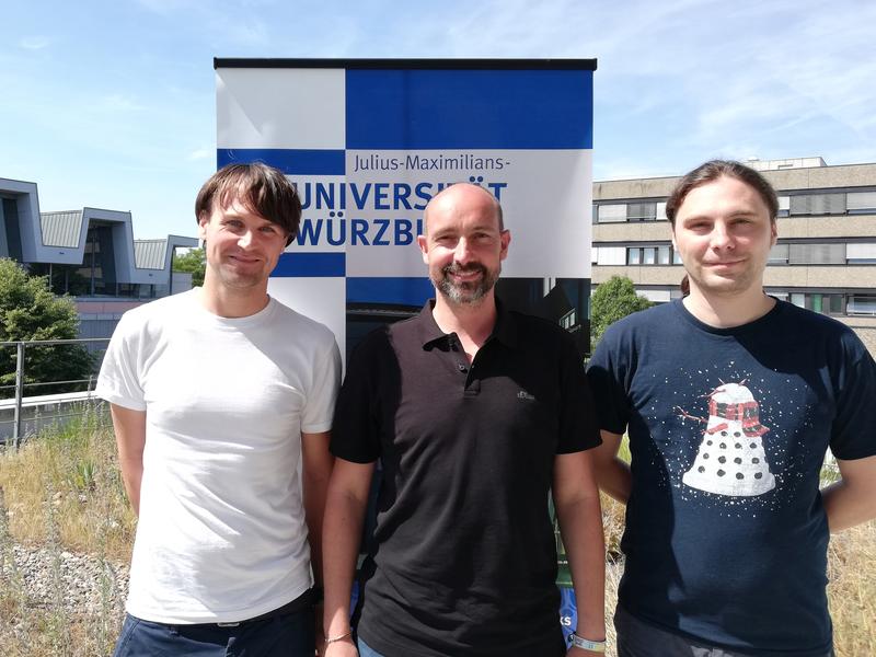 Die Forscher hinter den 5G-Projekten der Uni Würzburg (von links): Dr. Florian Wamser, Prof. Dr. Tobias Hoßfeld und Dr. Florian Metzger.