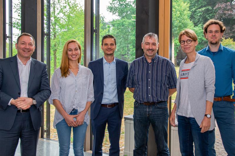 Wählten die Startups aus (v.l.): K. Fichter (Borderstep Institut), A. Firle (DBU), W. Rams (Provadis School of Intern. Management), J. Lefèvre und C. Zerling (DBU), B. Kaminski (BV Deutsche Startups)