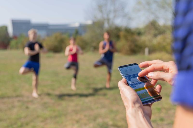 Die CrowdHEALTH-WebApp im Einsatz beim gemeinsamen Yoga