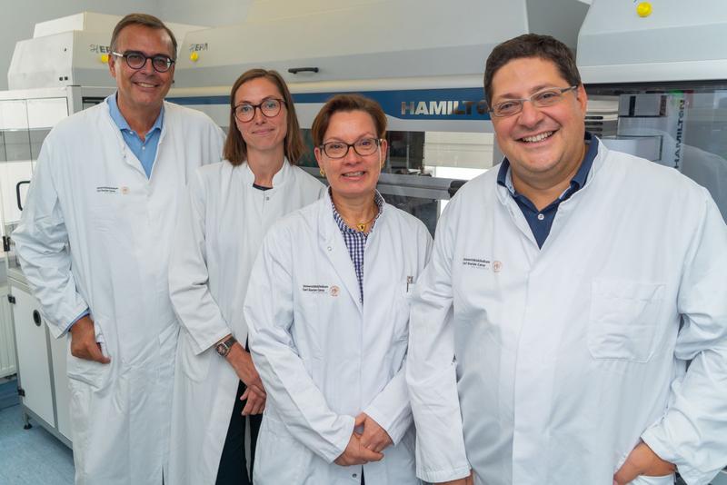 Team Leitung und Koordination der BioBank Dresden, v.l.n.r. Prof. Gustavo Baretton, Dr. Heidi Altmann, Prof. Daniela Aust, Prof. Triantafyllos Chavakis