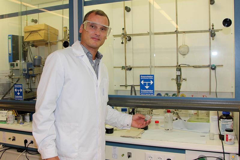 Die Westfälische Hochschule hat Dr. Daniel Kadzimirsz (47) als Professor für „Chemie und chemische Verfahren“ an ihren Standort Recklinghausen berufen.
