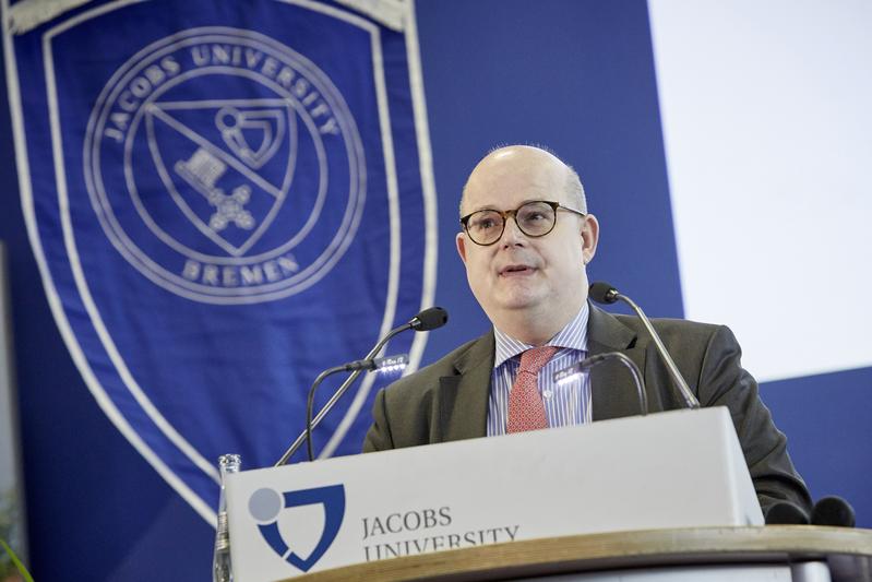 Auf der Auftaktveranstaltung zu Beginn des neuen akademischen Jahres an der Jacobs University hat Präsident Michael Hülsmann ein engagiertes Plädoyer für die Mündigkeit des Denkens gehalten 