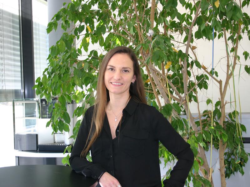 Dr. Elvira Mass ist Leiterin der Forschungsgruppe „Entwicklungsbiologie des Angeborenen Immunsystems“ am LIMES-Institut der Universität Bonn. 