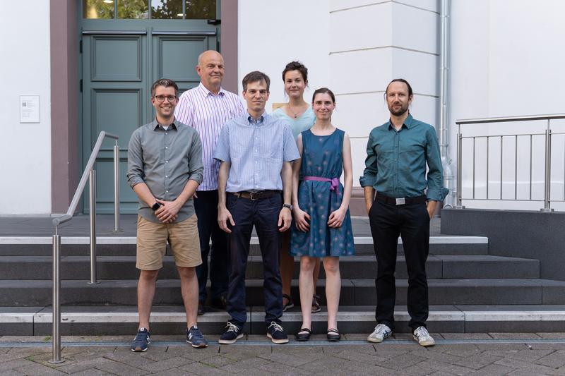 Dominic Simm, Prof. Dr. Stephan Waack, Dr. Martin Kollmar, Stefanie Pinkert (Gründungsförderung Universität Göttingen), Dr. Stefanie Mühlhausen und Dr. Florian Odronitz (v.l.)..