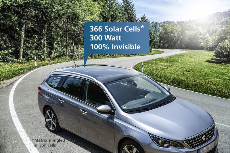 The MorphoColor® glass coating makes it possible to match the solar module’s color to that of the vehicle.