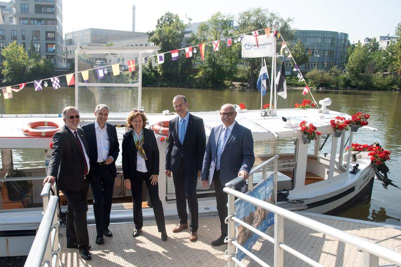 v.l.n.R.: Prof. Dr. Lehmann, Präsident HS Hof; Prof. Dr. Schneider, Rektor HS Aalen; Prof. Dr. Feser, Präsidentin HS Neu-Ulm; Prof. Dr. Reuter, Rektor TH Ulm; Prof. Dr. Kaiser, HS Rottenburg