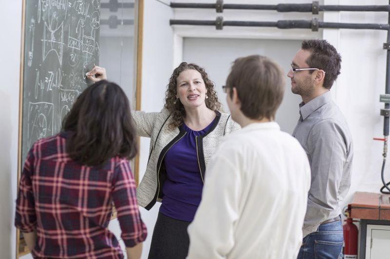 Tenure-Track-Profesorinnen und Professoren tragen essenziell zur akademischen Lehre sowie zu Forschung und Innovation bei. (Foto: Andrea Fabry, KIT)