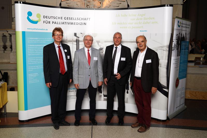 Präsidenten der DGP (v.l.n.r.): Prof. Dr. Lukas Radbruch (seit 2014), Prof. Dr. Eberhard Klaschik (1998-2006), Prof. Dr. Friedemann Nauck (2010-2014), Prof. Dr. H. Christof Müller-Busch (2006-2010)