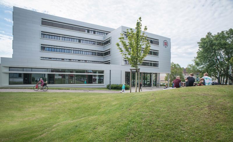 Mit den fünf neuen Professuren wird die Universität Hildesheim Forschung, Lehre und Transfer von wissenschaftlichen Erkenntnissen im Themenfeld Digitalisierung stärken.