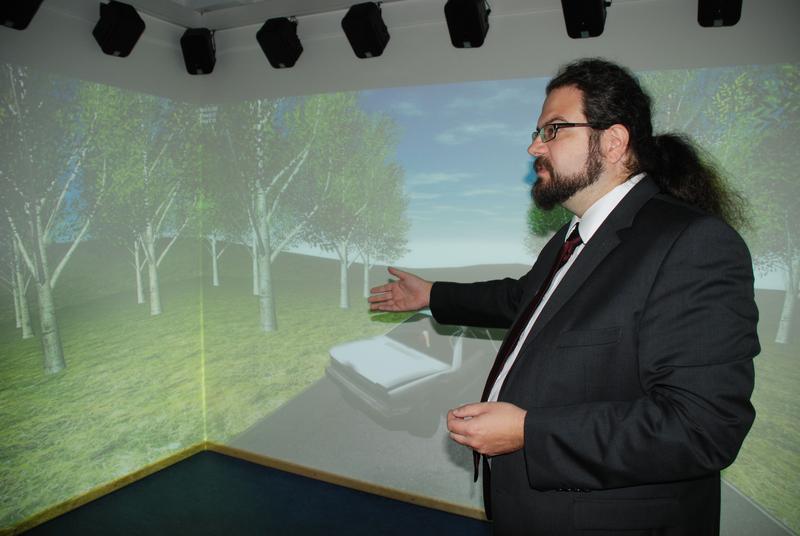 Prof. Boris Tolg hier im SIMLab der HAW Hamburg