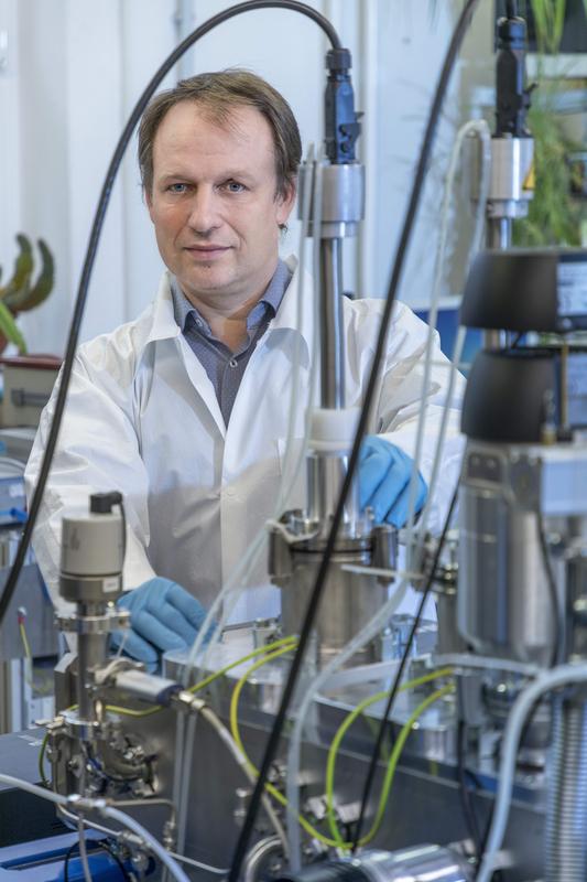 Helmholtz Innovation Lab UltraTherm: Projektleiter Dr. Lars Rebohle will mit seinem Team eine innovative Methode zur Erzeugung neuartiger Halbleitermaterialien etablieren.
