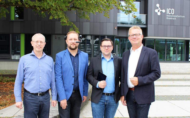 (von links) Prof. Dr. Clemens Westerkamp mit Alexei Kolesnikow, Rolf Behrens und Prof. Dr. Bernd Lehmann