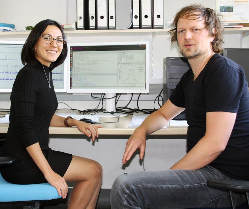 Iana Kim und Dr. Claus-D. Kuhn, Leiter der Forschungsgruppe "Gene Regulation by Non-coding RNA" an der Universität Bayreuth.