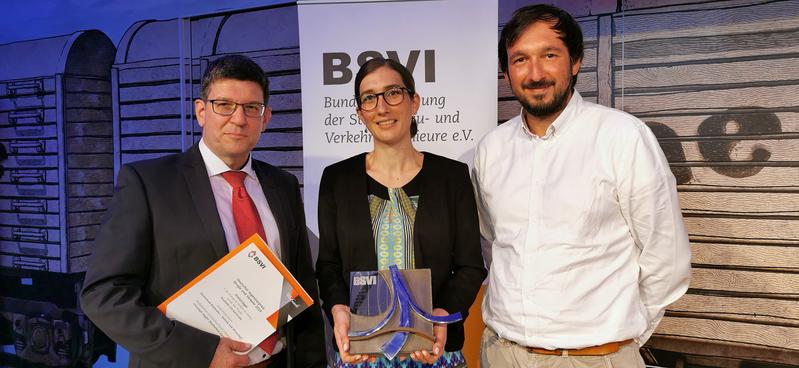 Nahmen den Preis in Bremerhaven entgegen: Christoph Hupfer, Elke Häußler, Robert Blaszczyk (v.l.n.r.) vom Projektteam GO Karlsruhe 