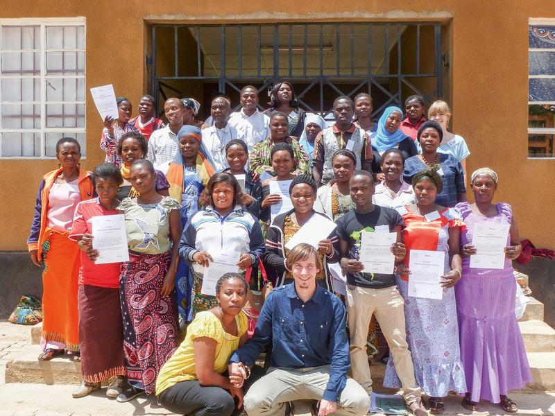 Im Trainingsprogramm „Interaction Competencies with Children“ lernen afrikanische Lehrkräfte gewaltfreie erzieherische Maßnahmen.