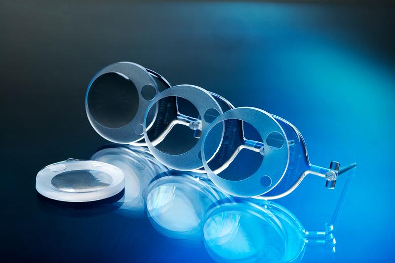 Plastic optics manufactured at the Fraunhofer IPT