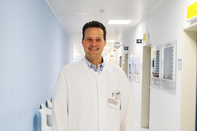 Dr. Thomas Kern verhilft seit 2005 Patienten zum Sehen. Er ist Oberarzt in der Universitätsaugenheilkunde der Medizinischen Hochschule Hannover (MHH).