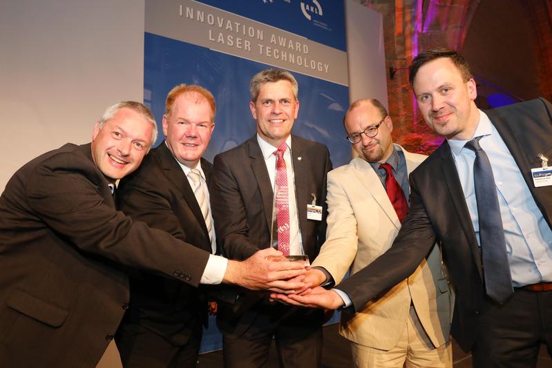 Winner team of the Innovation Award Laser Technology 2018 (l.t.r): Dr. M. Baumann, Laserline; T, Hammer, Volkswagen; Dr. A. Luft, Laserline; M. Hinz, Volkswagen; A. van Hove, Scansonic IPT.
