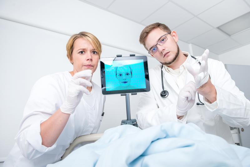 Antje Wulff und Dominik Wolff  berichten über Visionen und Grenzen der KI in der Medizin bei Herrenhausen Late.