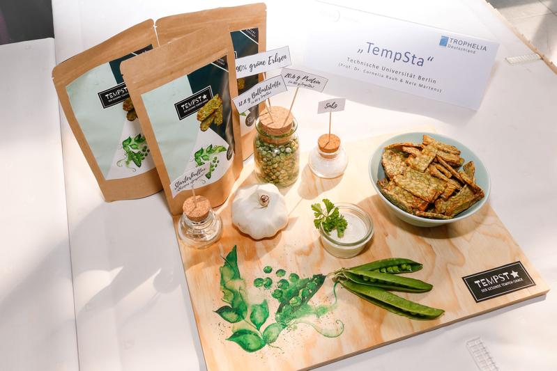 Proteinreich, knusprig-lecker und zu 90 Prozent aus regional angebauten Erbsen: Das ist der Tempeh-Kräcker "TempSta" – der TROPHELIA-Star 2019, mit dem auch bei Ecotrophelia Platz 3 gesichert wurde.