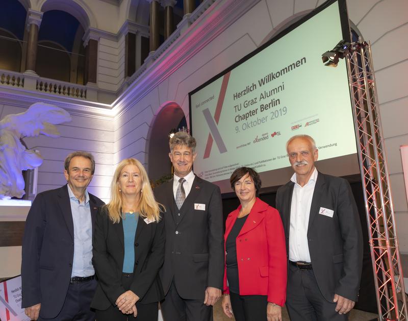 Wolfgang Strobl und Elisabeth Grohmann feierten mit TU Graz-Rektor Harald Kainz, Vizerektorin Claudia von der Linden und mit TU Berlin-Vizepräsidenten Hans-Ulrich Heiss die Chapter-Eröffnung (v.l.)