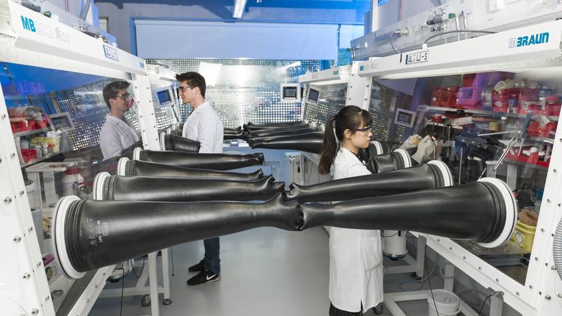 Die Forschung an geeigneten Batteriematerialien ist wesentlich für die Entwicklung zukunftsfähiger Energiespeicher. (Foto: Laila Tkotz, KIT)