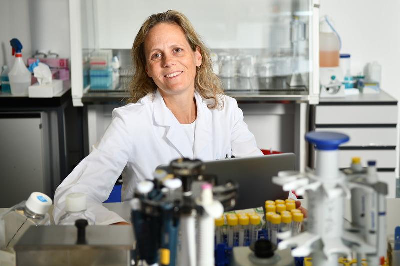 Empa researcher Tina Bürki at the placenta lab in St.Gallen
