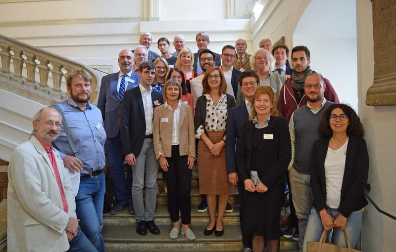 Die Teilnehmerinnen und Teilnehmer der internationalen Tagung zur Tabula Peutingeriana in der Wiener Nationalbibliothek.