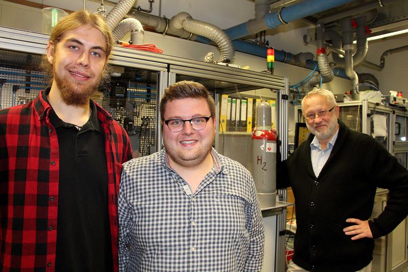 Sie erklären den „Energiewendeplaner“ der Westfälischen Hochschule (v.r.n.l.): Prof. Dr. Markus Löffler, Jan Laubinger und Mark Lux.